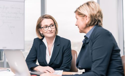 Mag. Iris Kraft-Kinz und Mag. Susanne Glawatsch im Gespräch - MEDplan, Steuerberater in Wien für Ärzte & Mediziner